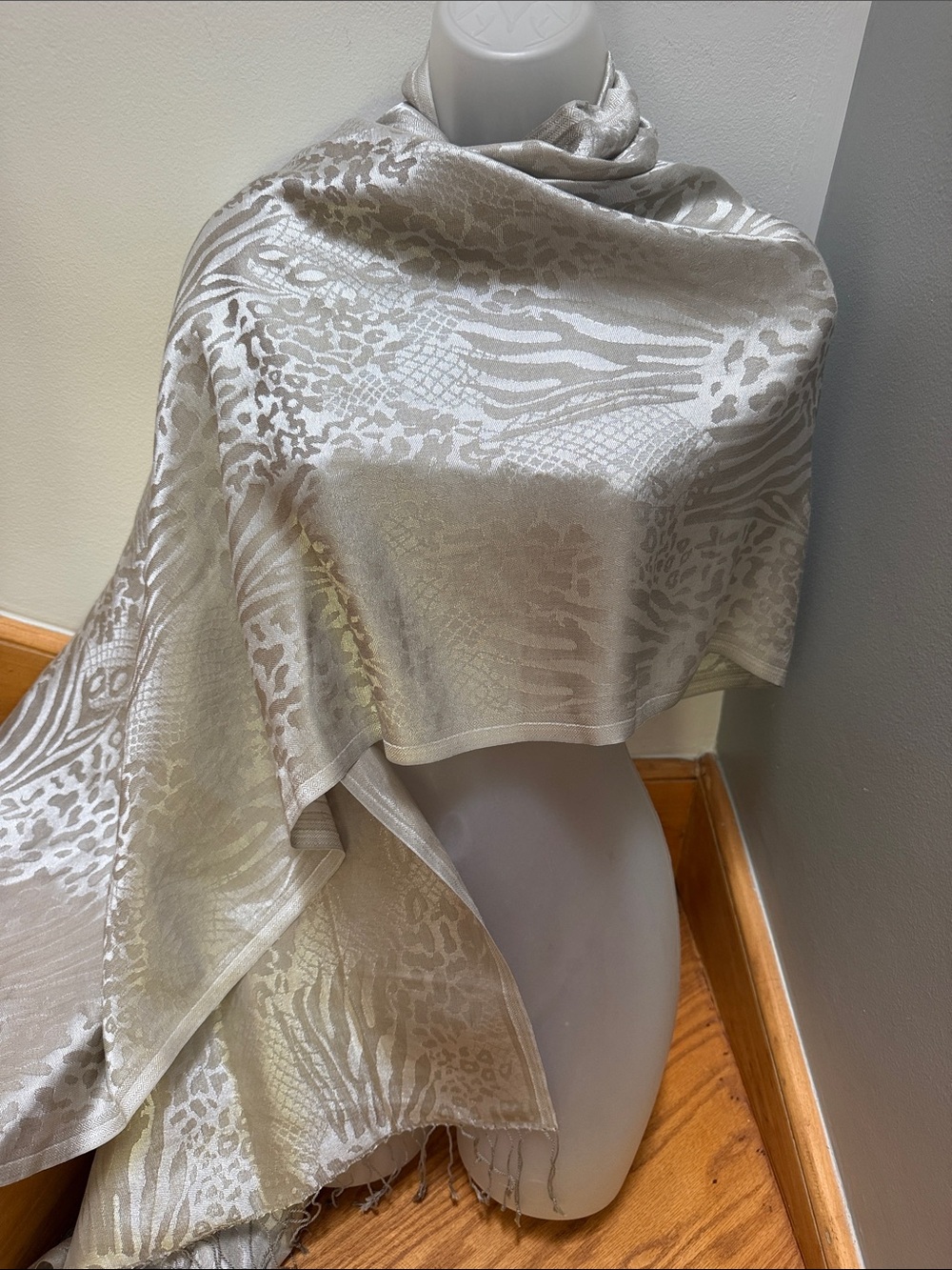 Chico’s Abstract Animal Print Metallic Fringed Wrap Scarf Silver Gray